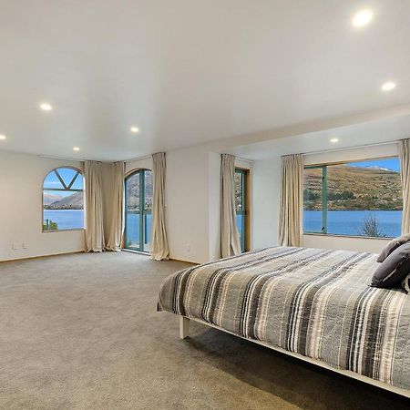 Huge Lakefront Delight - Queenstown Holiday Home Exterior photo