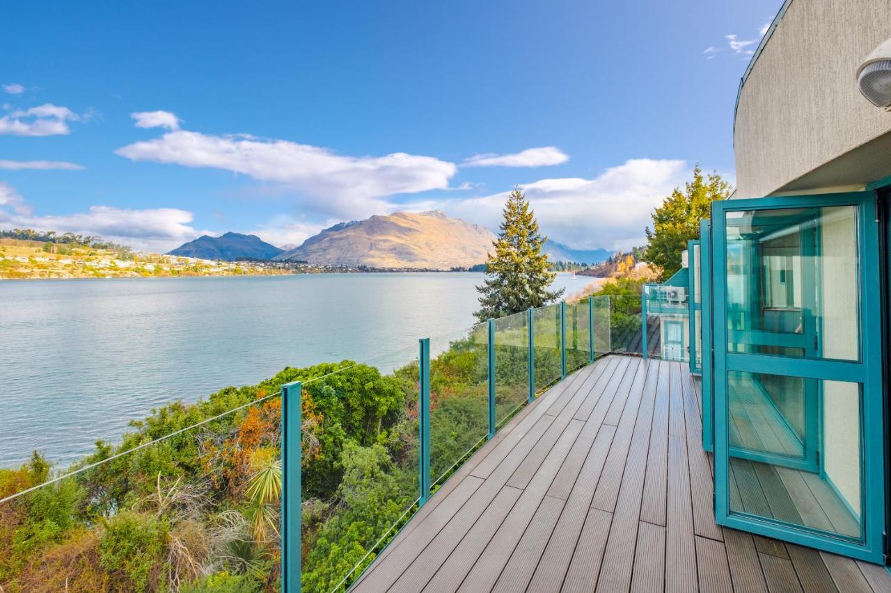 Huge Lakefront Delight - Queenstown Holiday Home Exterior photo