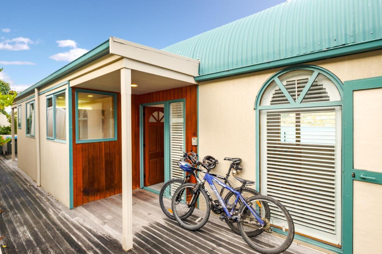 Huge Lakefront Delight - Queenstown Holiday Home Exterior photo