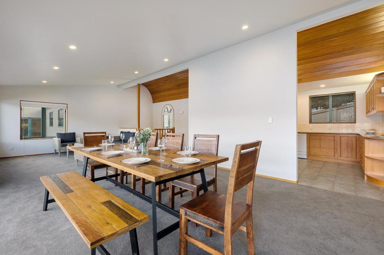 Huge Lakefront Delight - Queenstown Holiday Home Exterior photo