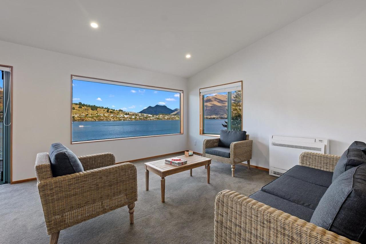 Huge Lakefront Delight - Queenstown Holiday Home Exterior photo