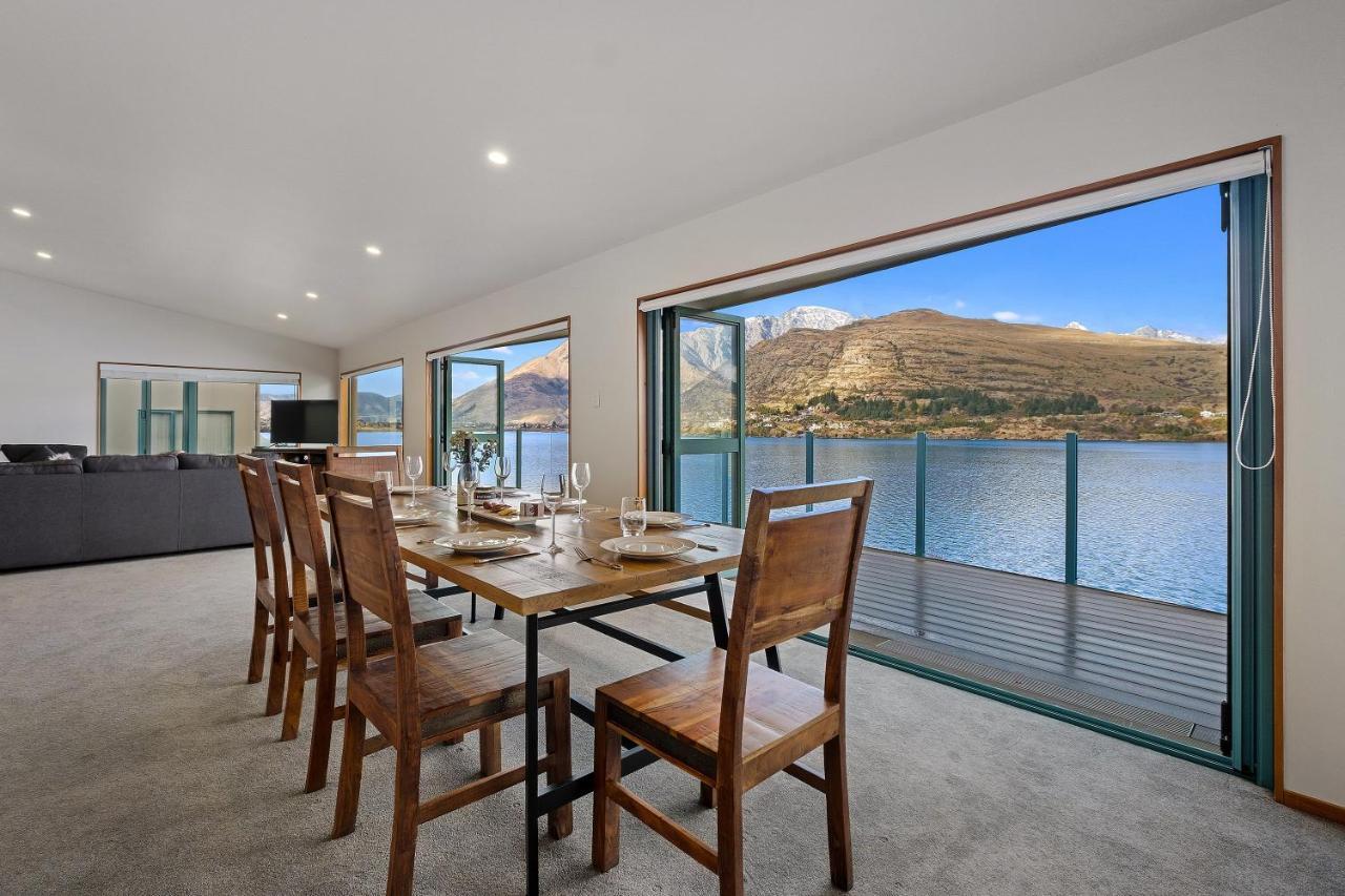 Huge Lakefront Delight - Queenstown Holiday Home Exterior photo