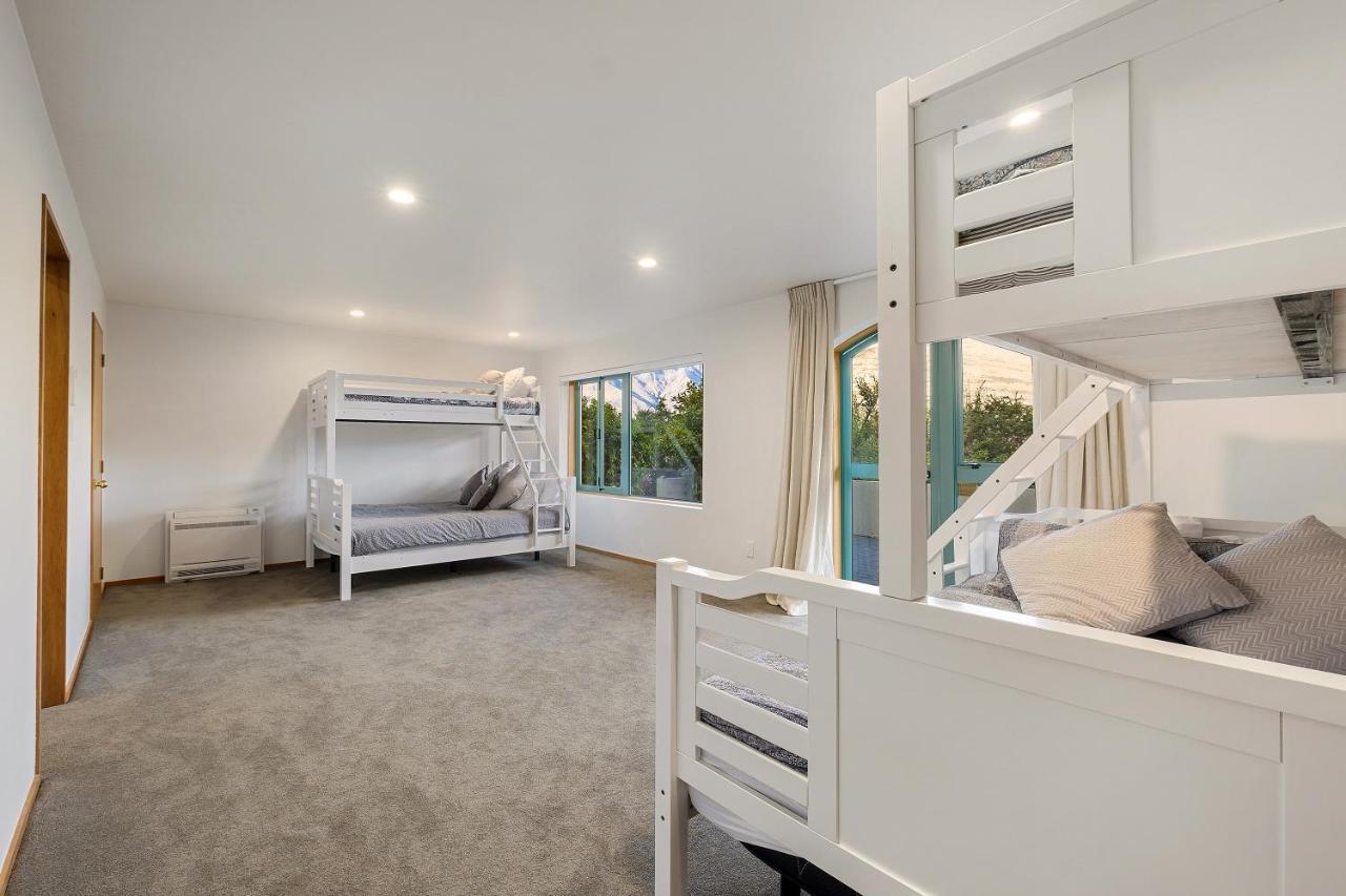 Huge Lakefront Delight - Queenstown Holiday Home Exterior photo