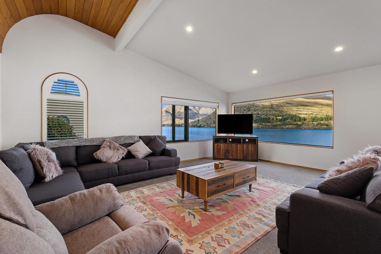 Huge Lakefront Delight - Queenstown Holiday Home Exterior photo