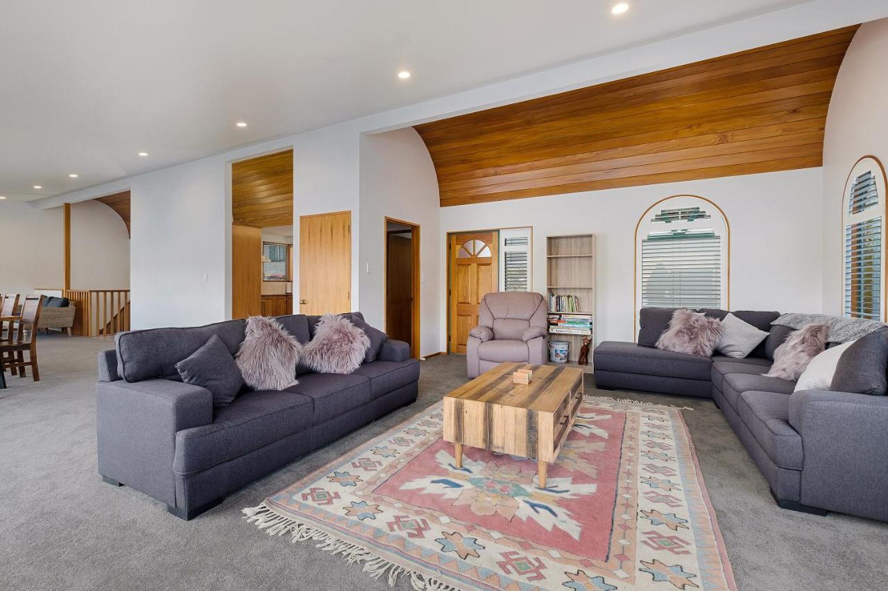 Huge Lakefront Delight - Queenstown Holiday Home Exterior photo