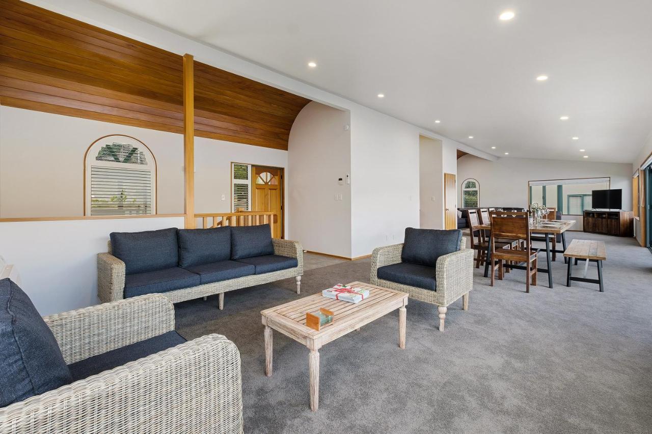 Huge Lakefront Delight - Queenstown Holiday Home Exterior photo